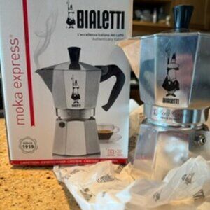 Bialetti Moka Express Espresso Maker - Silver (6 cups)